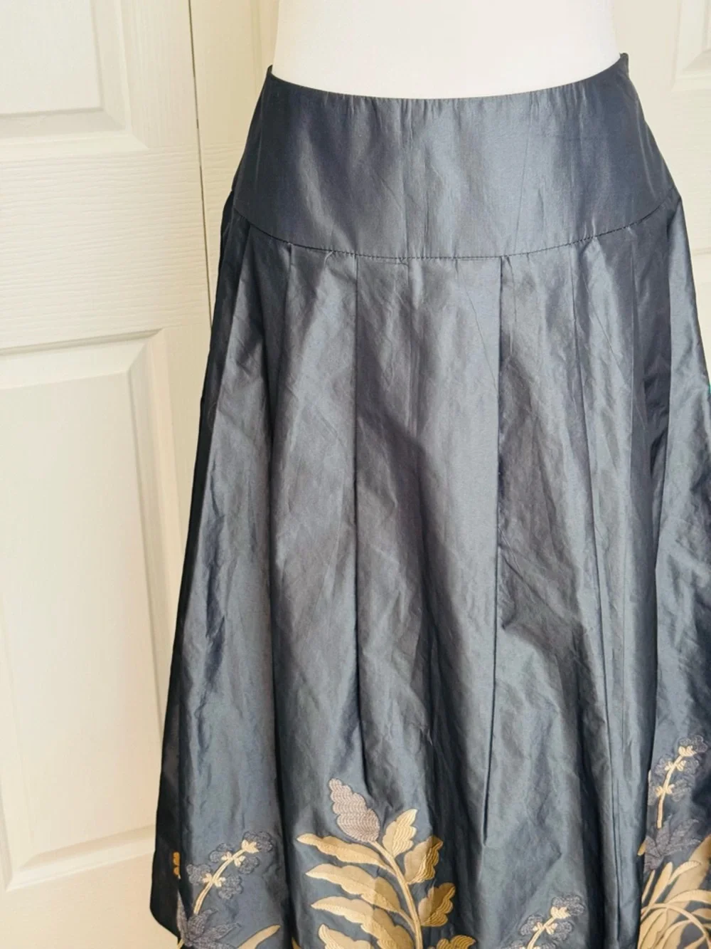 Juliana Collezione Gray Embroidered Midi Skirt Gold Floral Lined USA 8 - Picture 15 of 16